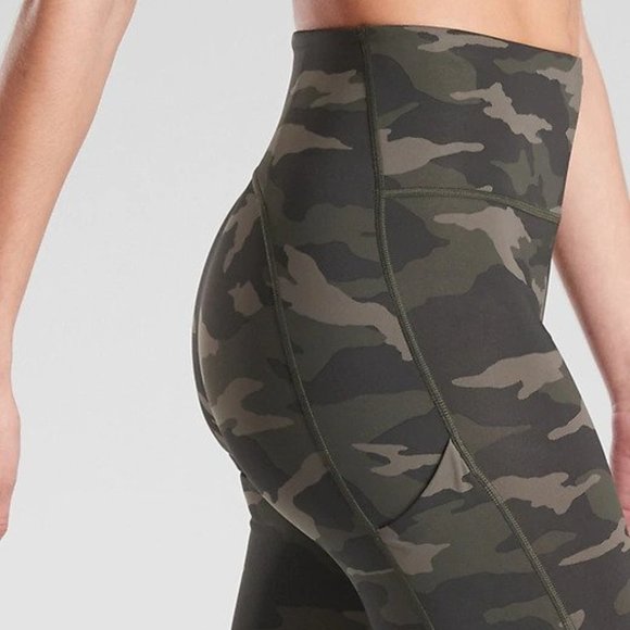 Athleta Ultimate Stash Pocket Camo 7/8 Tights SP - Picture 4 of 4